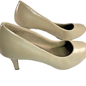 Comfort Plus Beige Patent Leather Pumps Women’s Size 7.5 Low Heel Classic